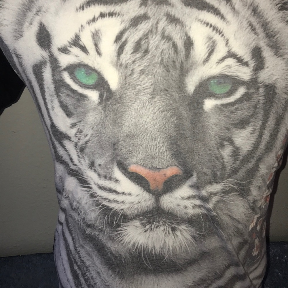 Urban Outfitters ‘White Tiger’ T-shirt - Picture 2 of 5